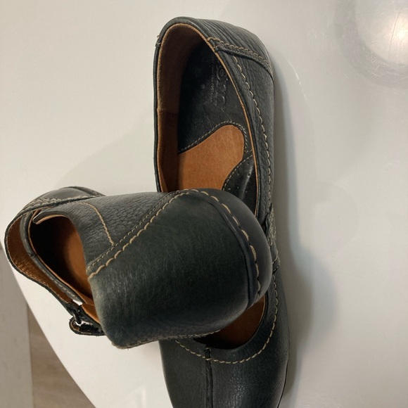 Chocolate brown shoes
Size 10 and euro 42. Leather - Picture 4 of 6